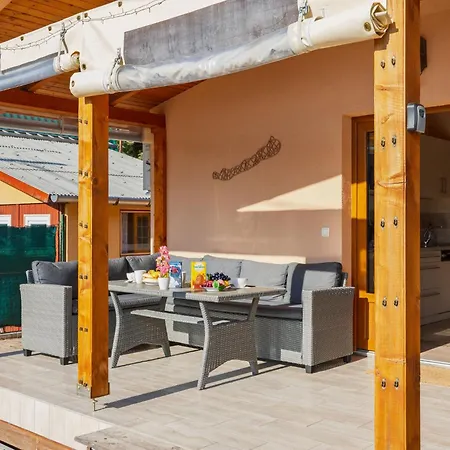 Hullam By Interhome Балатонмариафюрдё